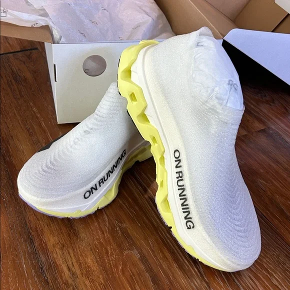 Brand new UNRELEASED On Running Cloudmonster LightSpray NWT - Men’s 11 - Picture 3 of 5